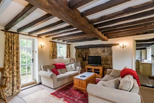 Yew Tree Cottage- Sleeps 12 Garden & Pet-Friendly 2