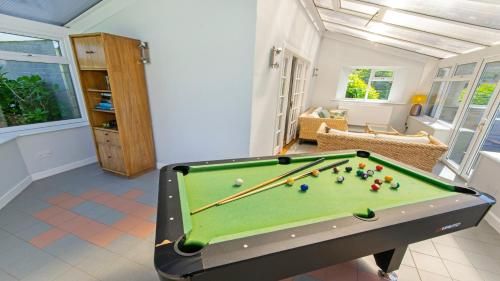 Ladywell Croyde - Super stylish large home with pool table, woodburner, pizza oven and Hot Tub Option, Sleeps 12 2