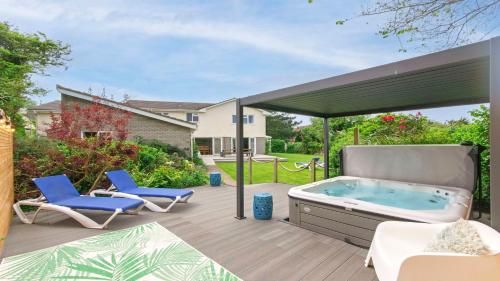 Ladywell Croyde - Super stylish large home with pool table, woodburner, pizza oven and Hot Tub Option, Sleeps 12 4 estrelas em Braunton