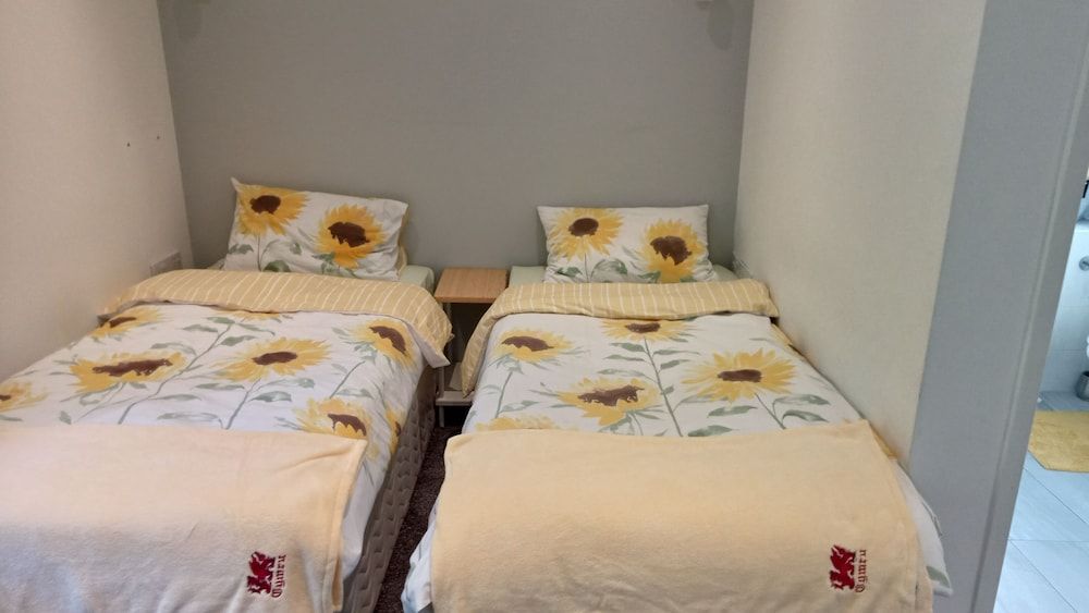 Windsor Hotel & Bar 3