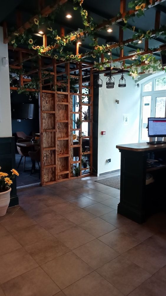 Windsor Hotel & Bar 2