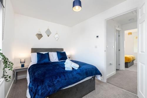 The Holt-Ideal for Contractors- Heartwarming 2 Bedrooms Apartment-Parking 2