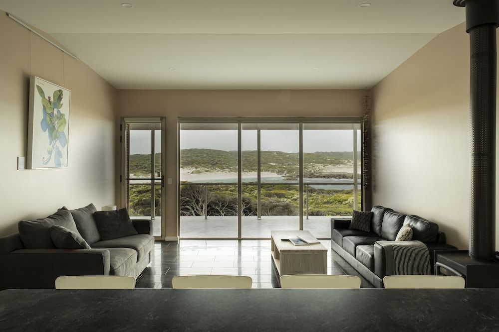 Hanson Bay Wildlife Sanctuary and Cabins 2