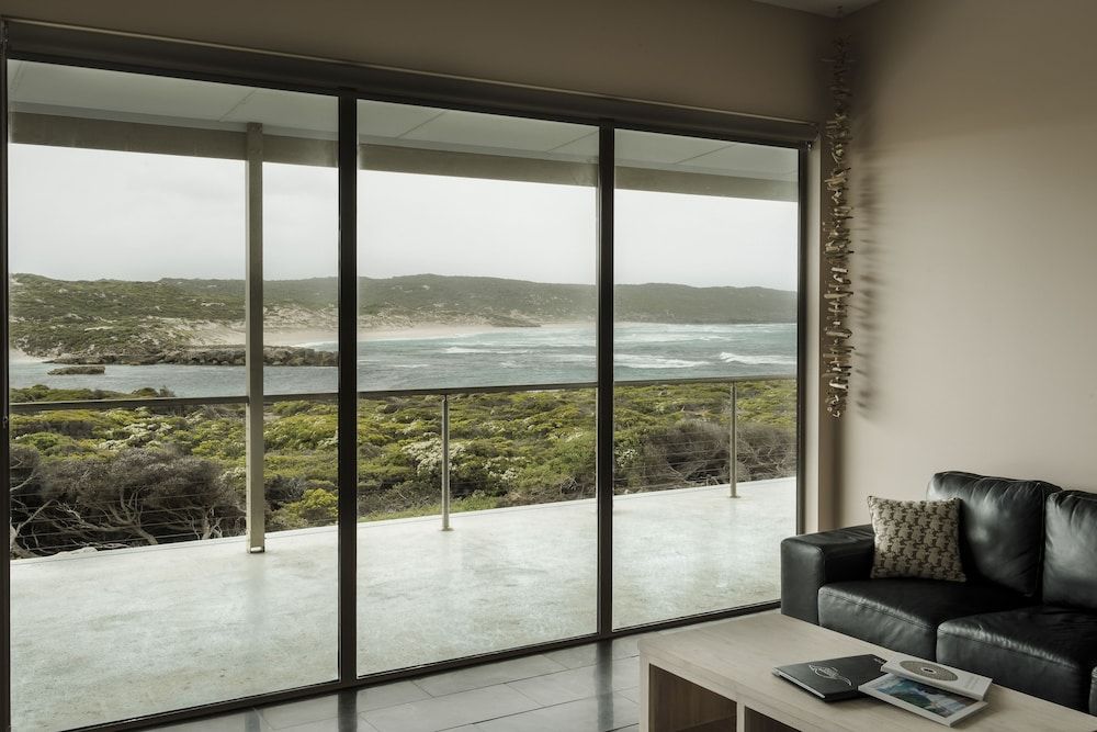 Hanson Bay Wildlife Sanctuary and Cabins 3