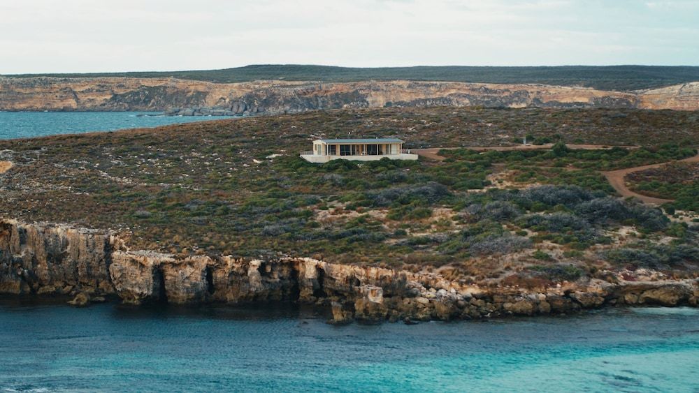 Hanson Bay Wildlife Sanctuary and Cabins