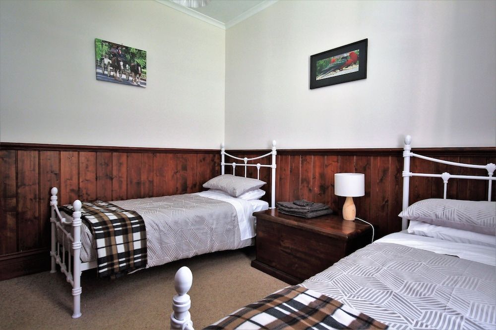Creek Cottage 2