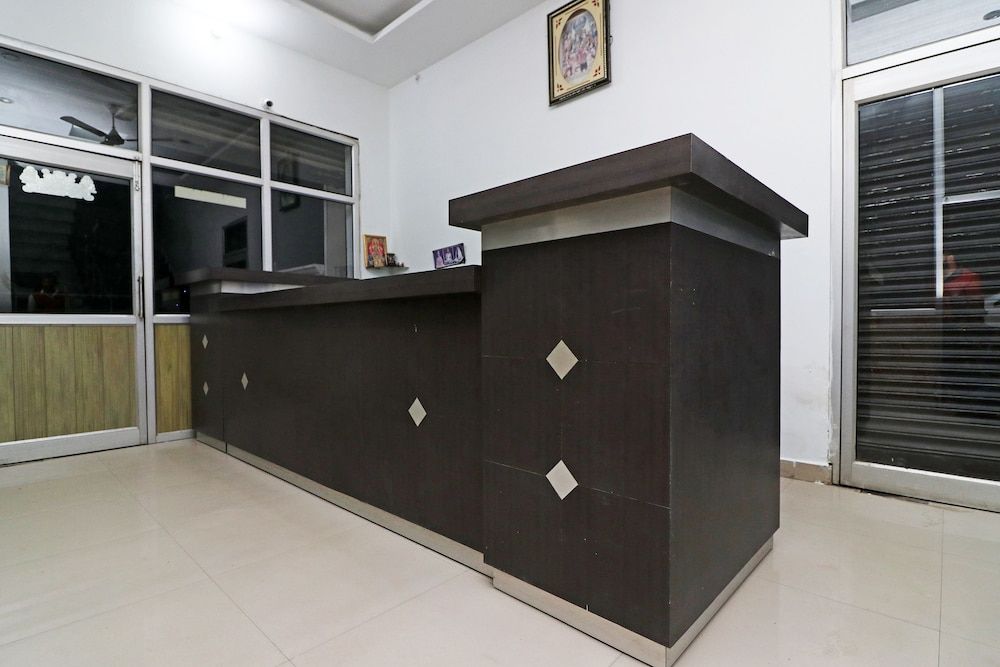 OYO 24199 Hotel Ojus Tower 3