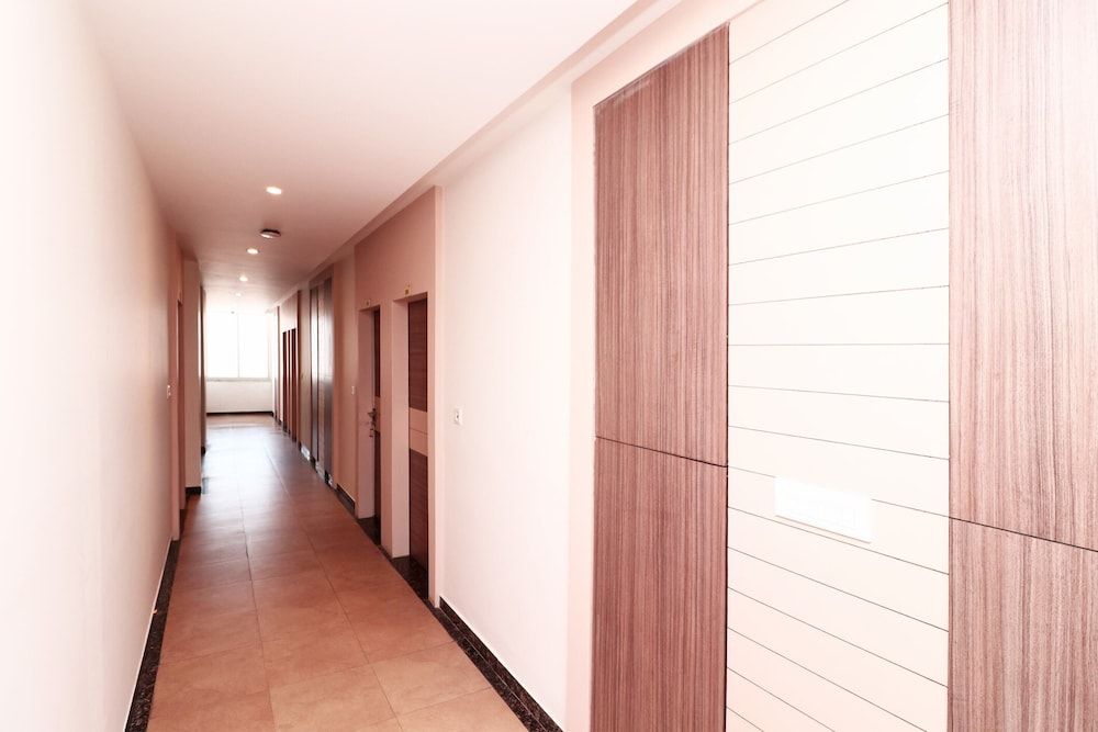 OYO 4477 City Square Hotel 3