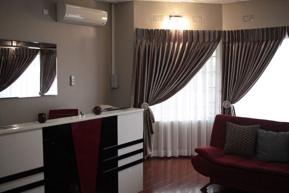 Triple Palms Bed and Breakfast 3