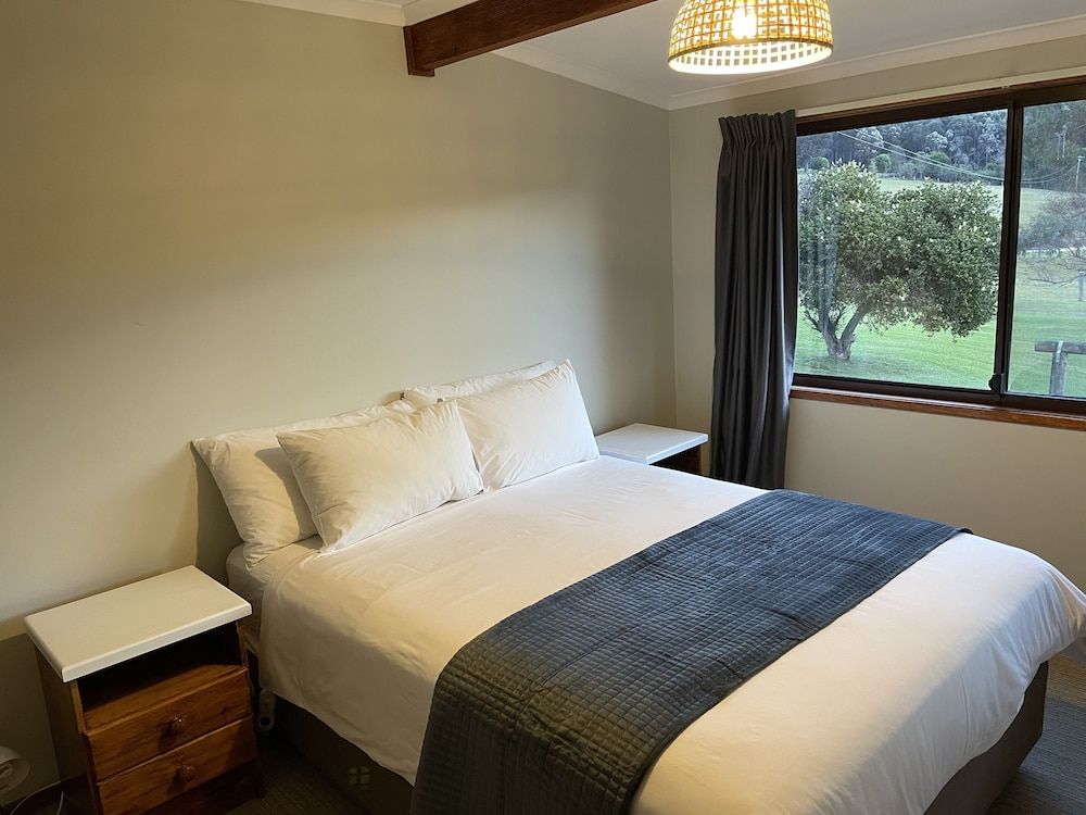 Black Bream Point Cabins 2