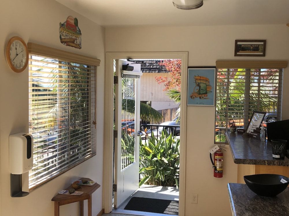 Moonlight Beach Motel 2