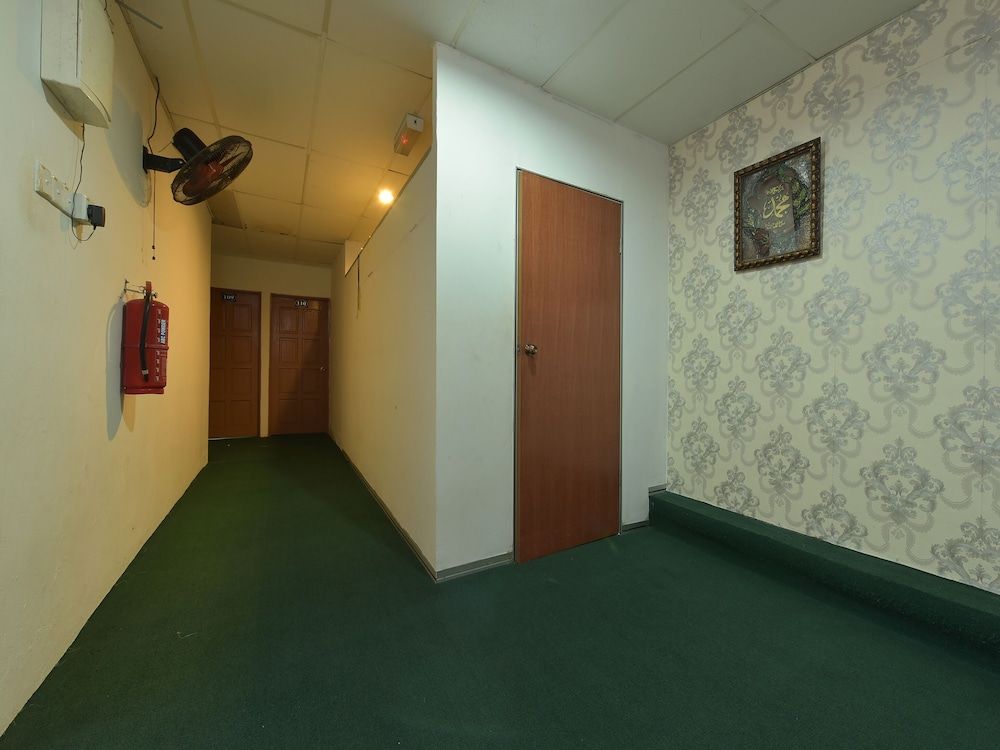 Oyo 90631 Syahirah Hotel 3
