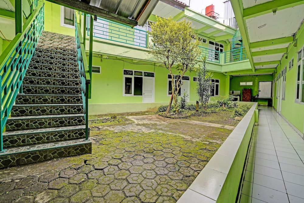 SPOT ON 91325 Pondok Hijau Guest House Syariah 3