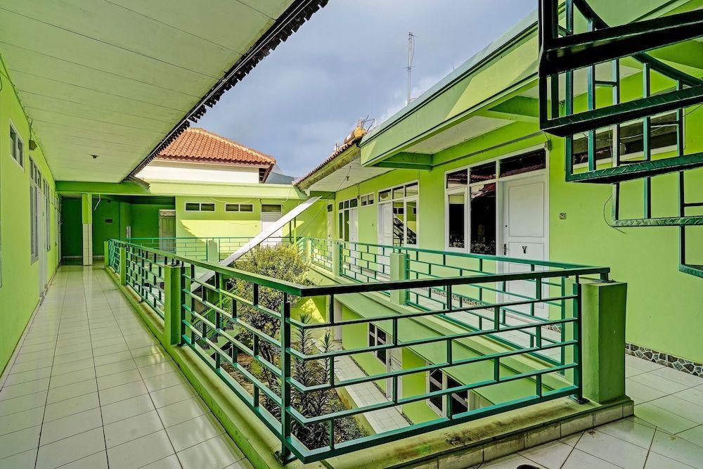 SPOT ON 91325 Pondok Hijau Guest House Syariah 2