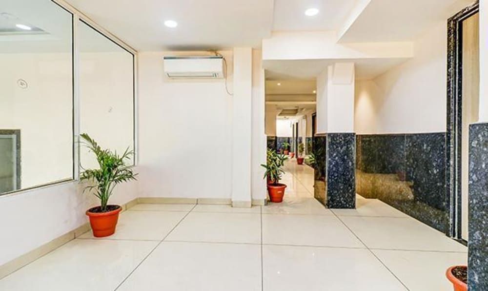 Fabhotel Meera Palace 3