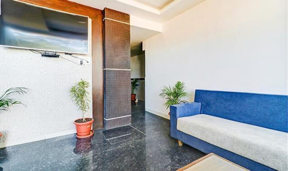 Fabhotel Meera Palace 2