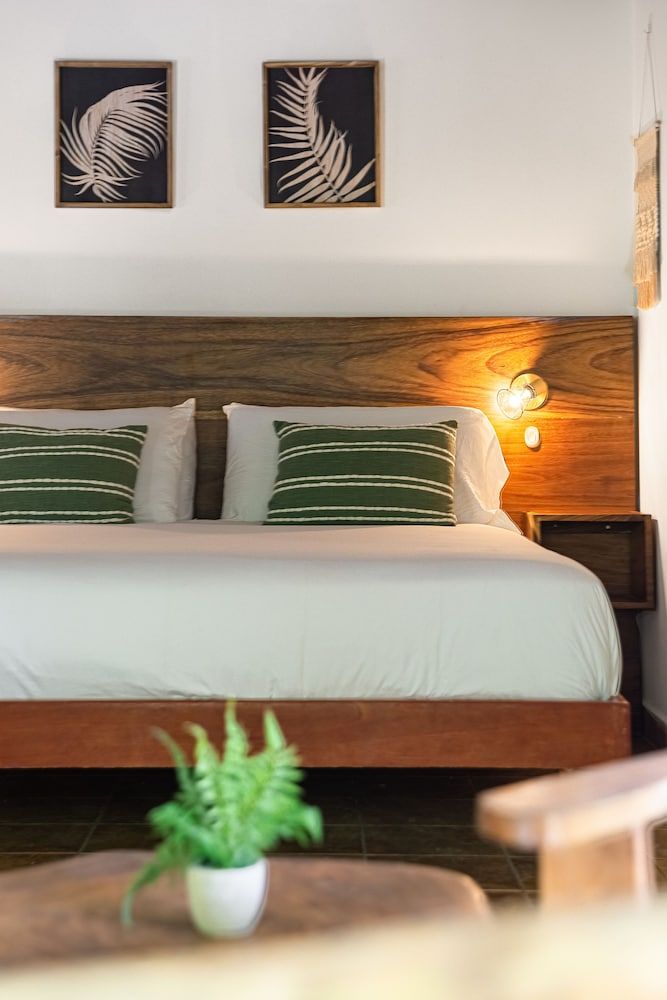 Makanas Beach Bungalows 3