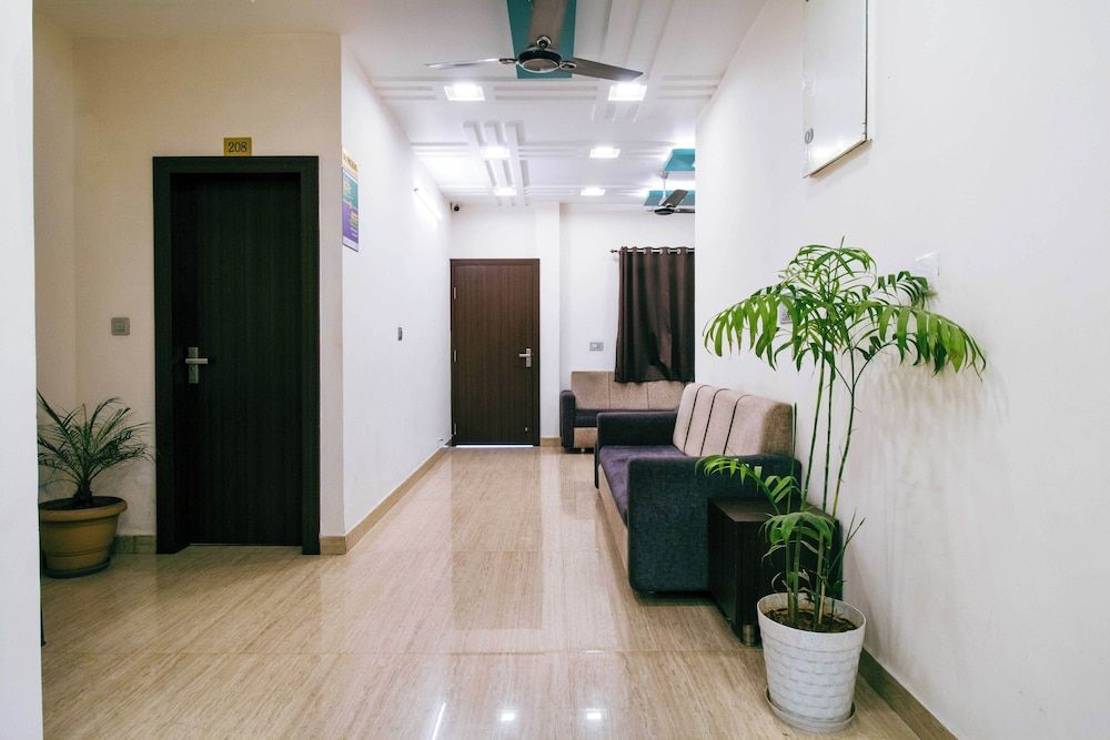 Treebo Paras Raj Near City Palace 3