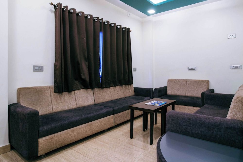 Treebo Paras Raj Near City Palace 2