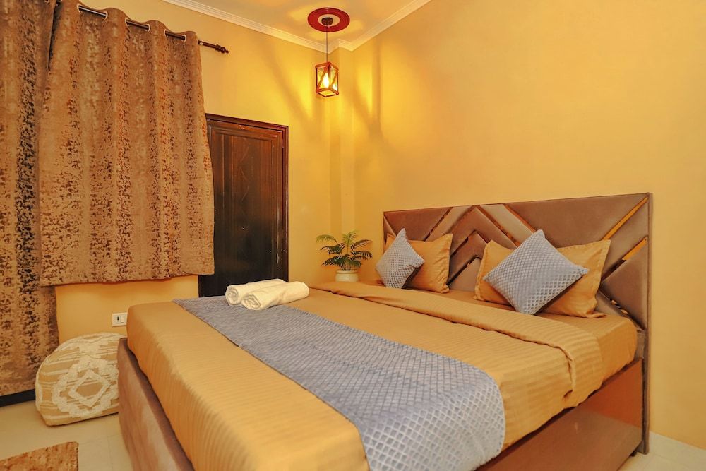 Roomshala 072 Hotel Starlight 2