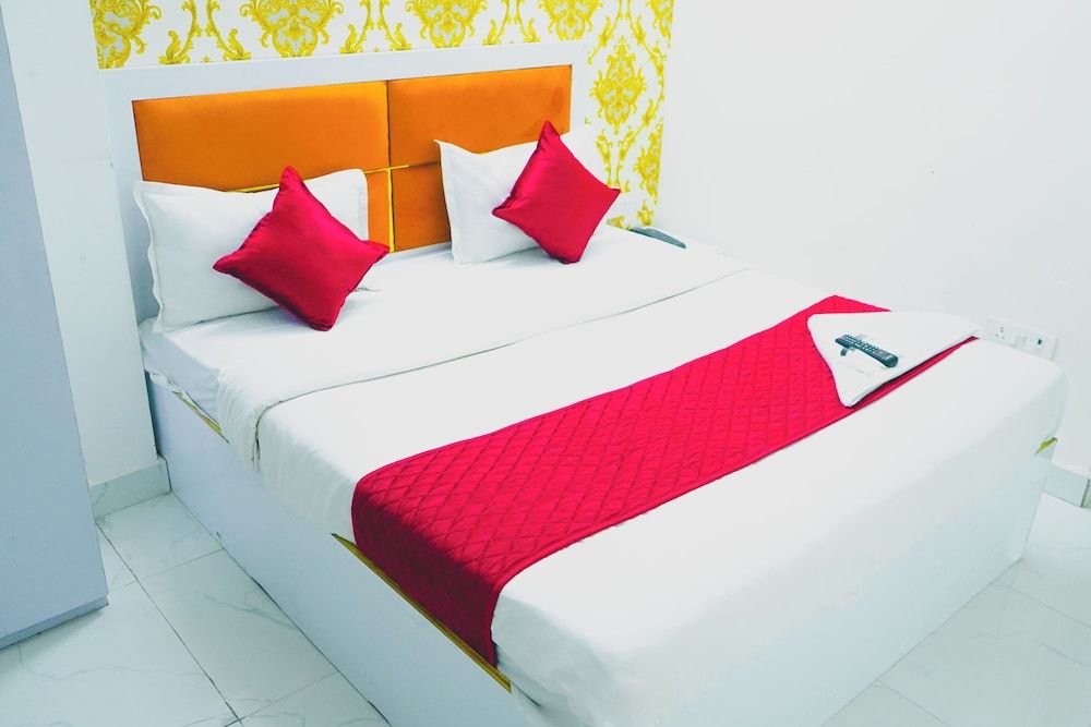 Roomshala 115 Satguru Residency