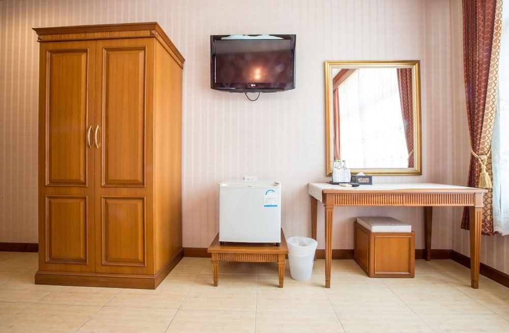 Juntra Resort and Hotel 3