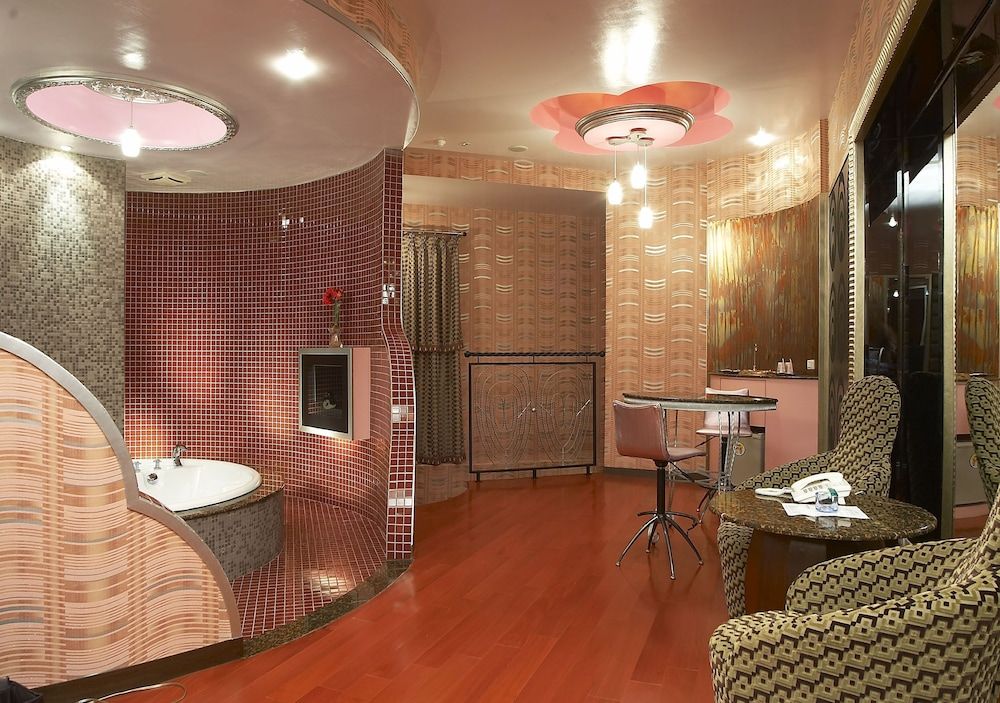 Royal Group Motel Nan Tse Branch 3