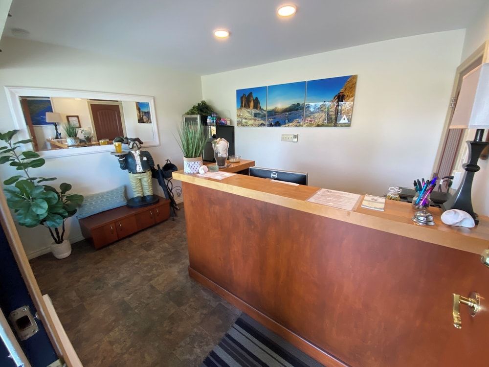 Arbutus Grove Motel 2