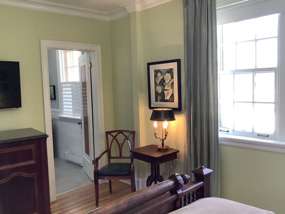 Manoir Chamberland (Adults Only, No Pets)