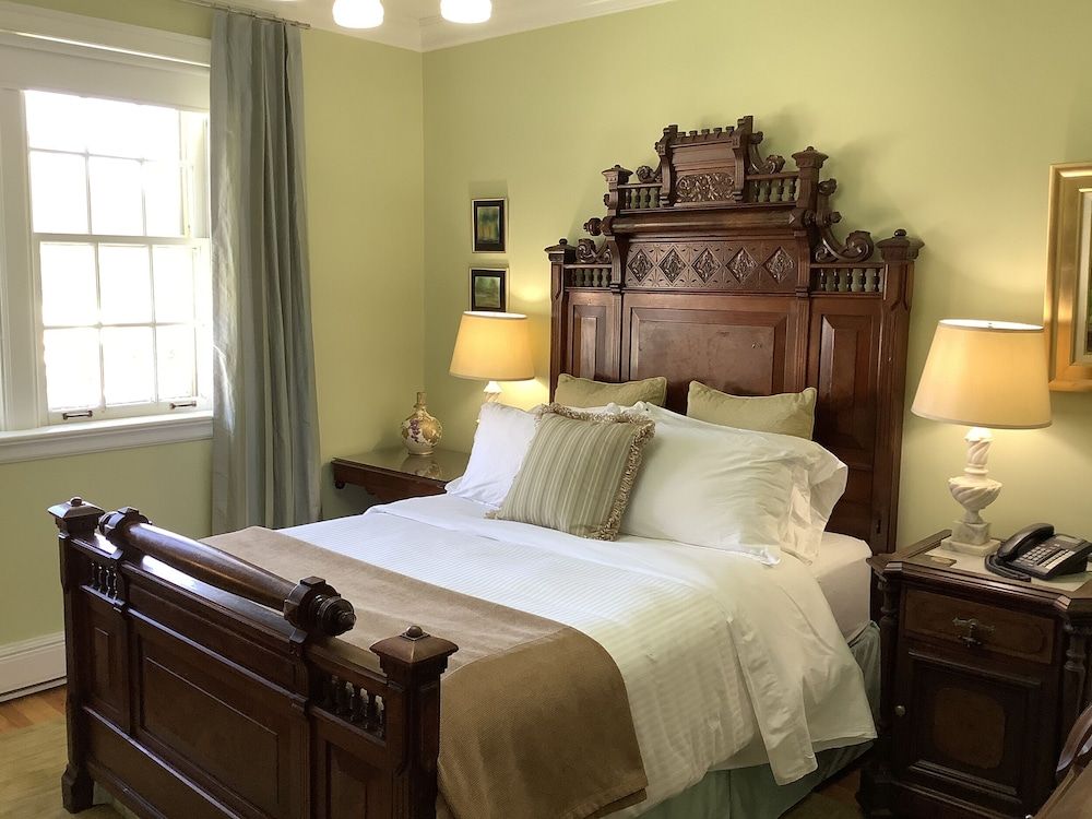 Manoir Chamberland (Adults Only, No Pets) 2