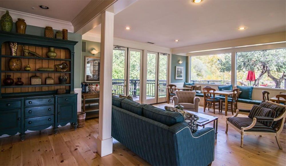 The Inn Above Oak Creek 3