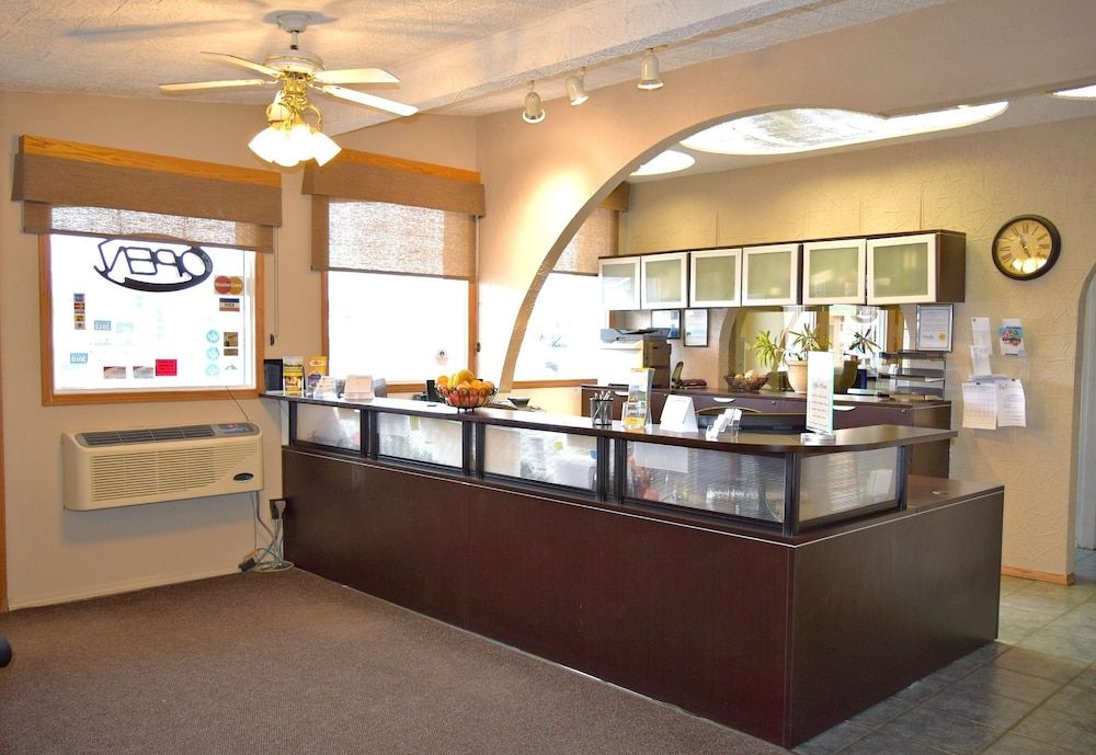 Centre Suites Inns Motel 2