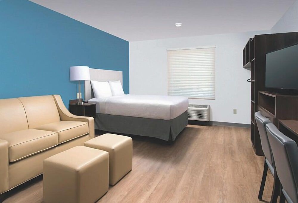 Woodspring Suites Rochester Greece 3