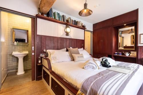 1777. At The Albion 2