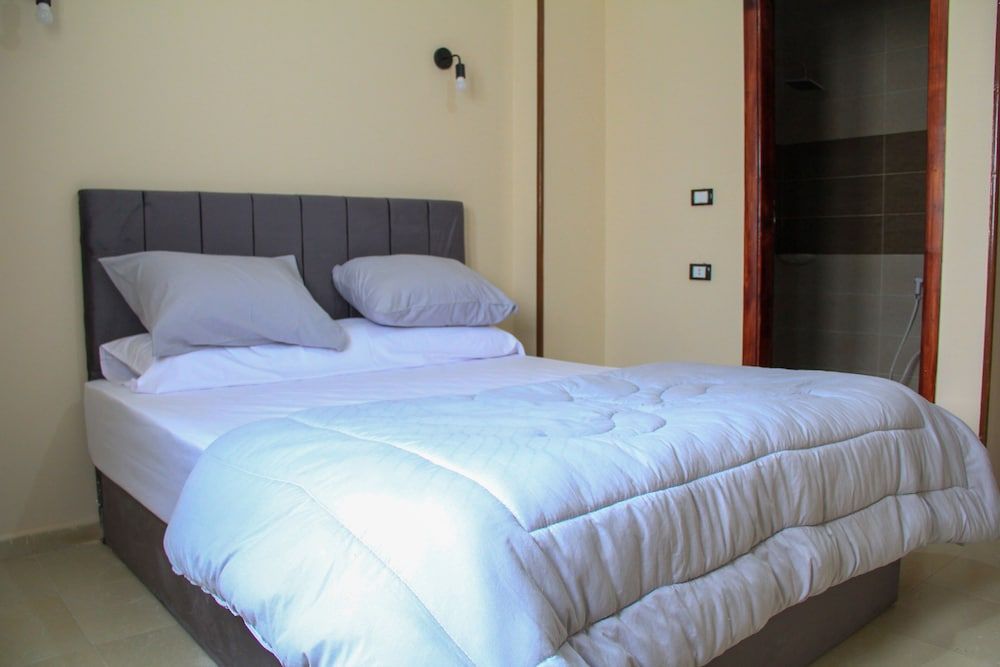 Pyramids Road Guest House 3