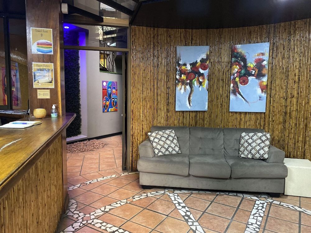 Alajuela Backpackers Airport Hostel 3