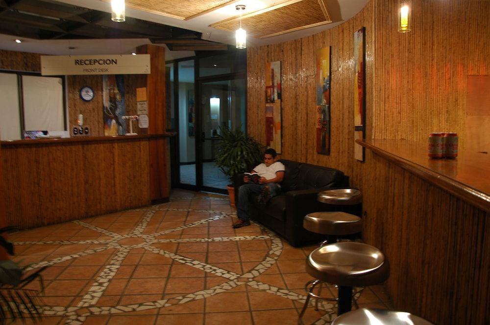 Alajuela Backpackers Airport Hostel 2