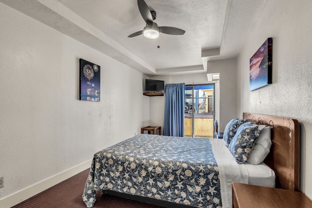 Seaport Village Inn Avalon 3