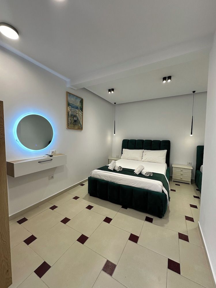 Qeparo Napolon Complex 2