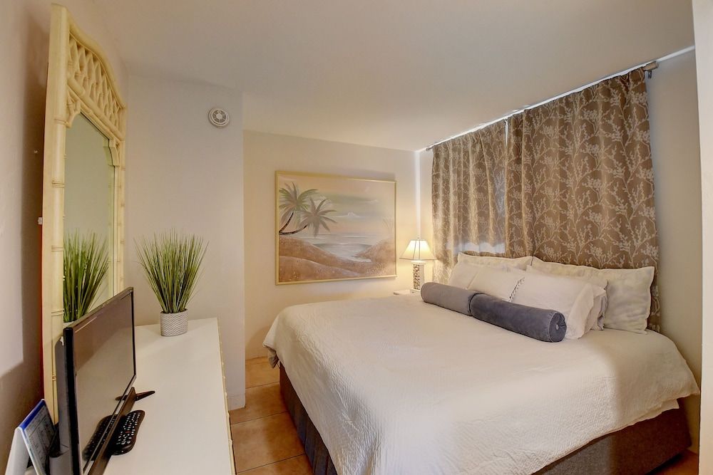 Tropic Isle Beach Resort 3