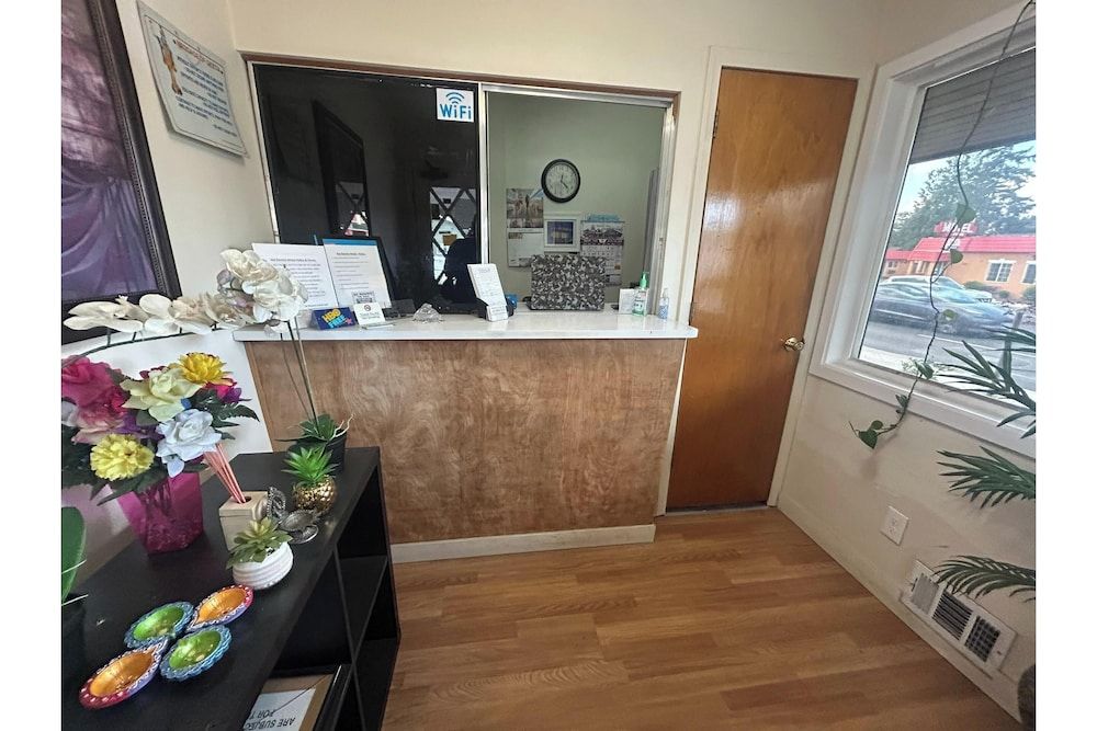 Del Rancho Motel By Townhouse Portland OR Hwy 205 3