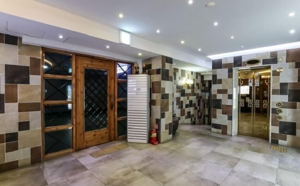 Born Hotel Cheongju 2