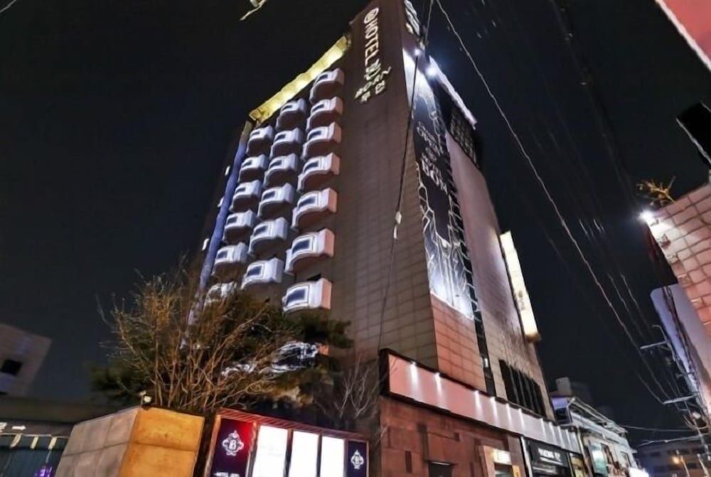 Born Hotel Cheongju