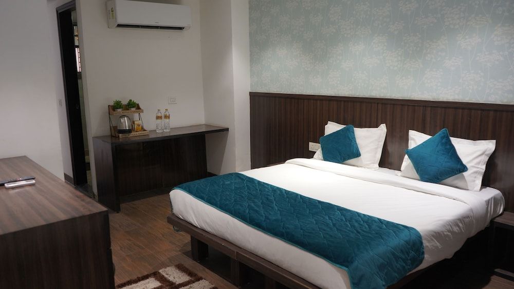 Qotel Hotel Rajouri Garden 2