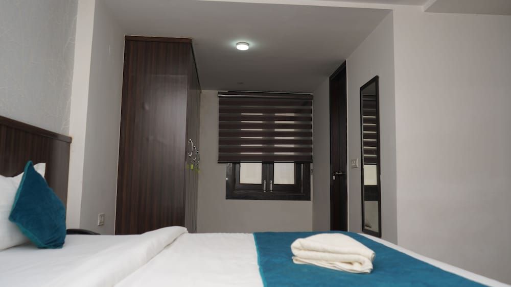 Qotel Hotel Rajouri Garden 3