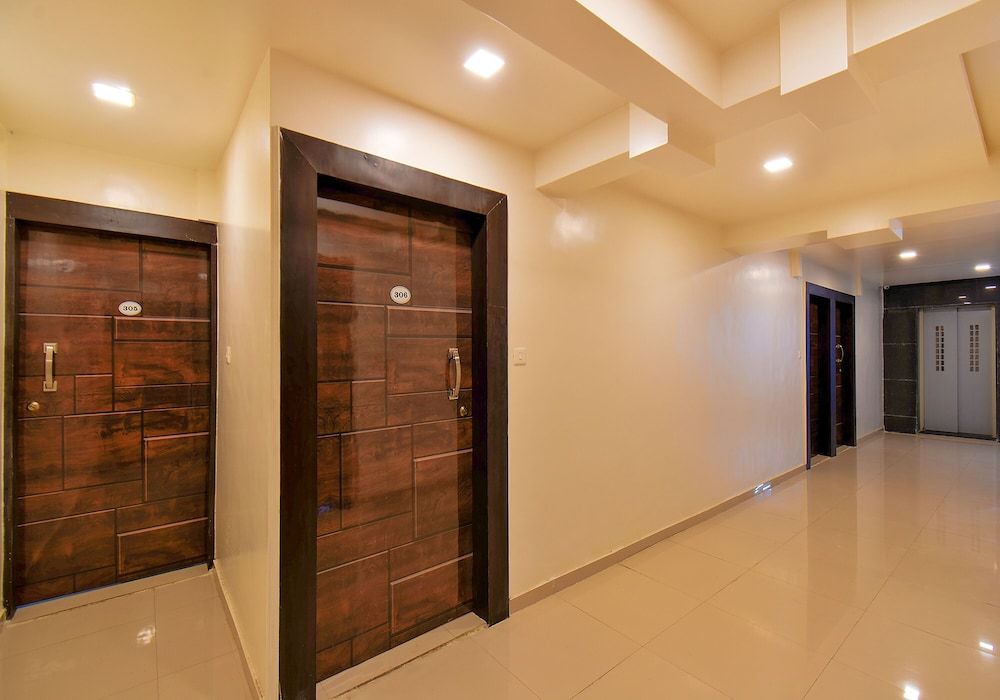 Fabhotel White House 3