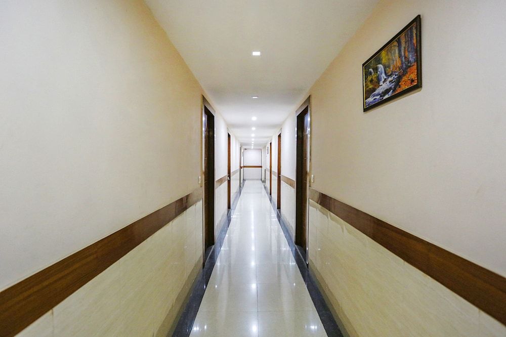 Fabhotel Frolic 3