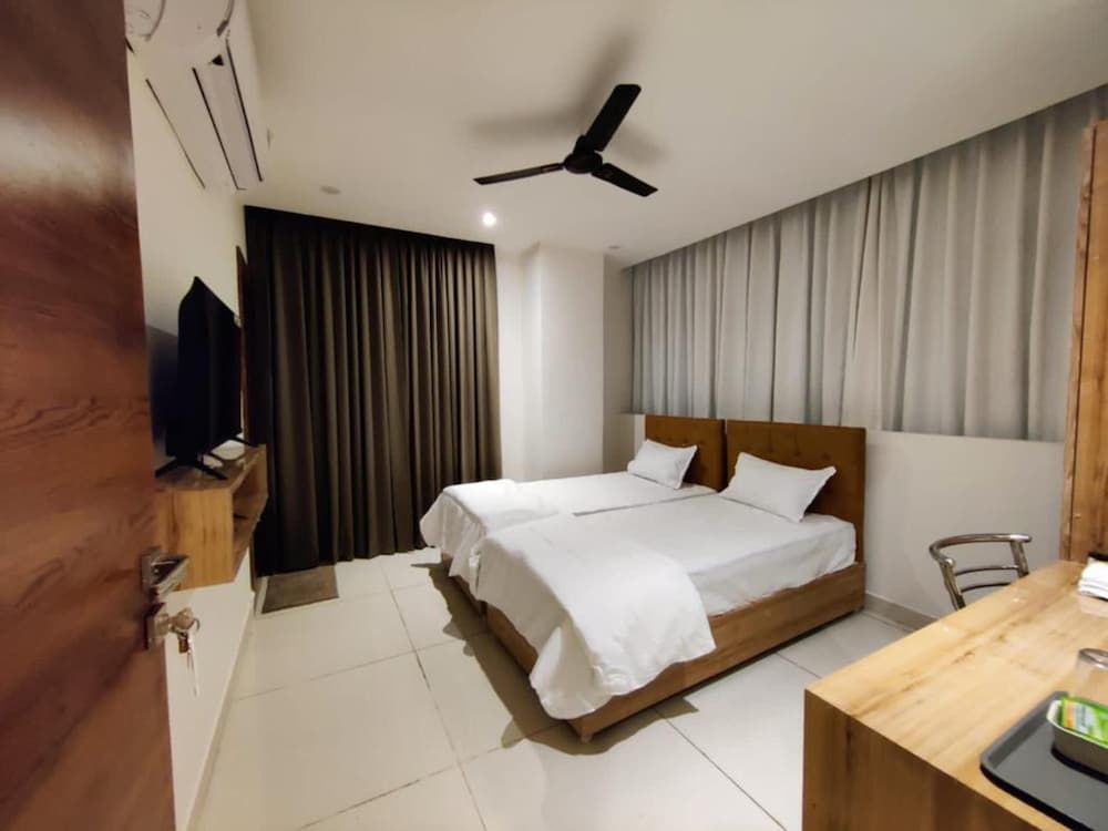 Hotel Hibiscus Tree- Bachupally 3