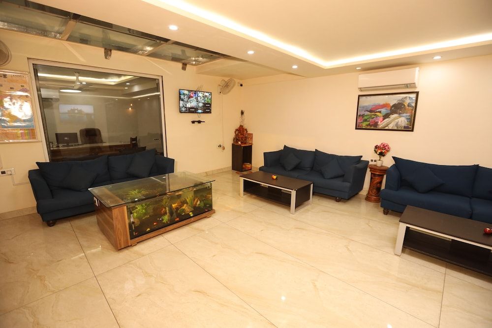 Hotel Starex Opp. Artemis Hospital 2