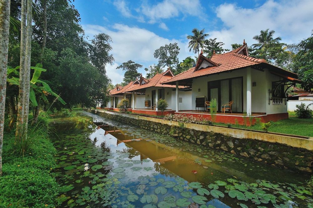 Palmgrove Lake Resort 3